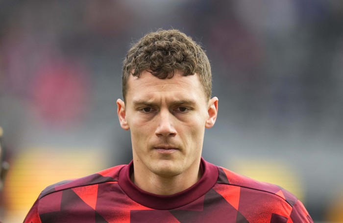 Benjamin Pavard BERLIN, GERMANY - NOVEMBER 05: Benjamin Pavard of Bayern Muenchen looks on prior to the Bundesliga match between Hertha BSC and FC Bayern München at Olympiastadion on November 5, 2022 in Berlin, Germany. (Photo by Ulrik Pedersen/DeFodi Images via Getty Images)
