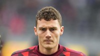 Terakhir, MU secara mengejutkan dikabarkan mengincar bek Bayern Munich, Benjamin Pavard. Namun, Pavard adalah seorang bek sayap kanan (Getty Images)