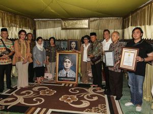 Berkunjung ke Keluarga Pahlawan Nasional dr Rubini Natawisastra