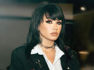 Demi Lovato Ngaku Capek Pakai Kata Ganti They/Them, Kembali Jadi She/Her Demi Lovato Ngaku Capek Pakai Kata Ganti They/Them, Kembali Jadi She/Her