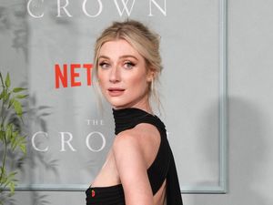 Kemenangan Elizabeth Debicki di Golden Globes 2024 Berkat Putri Diana Kemenangan Elizabeth Debicki di Golden Globes 2024 Berkat Putri Diana