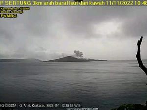 Gunung Anak Krakatau Erupsi, Tinggi Kolom Abu Capai 200 M Gunung Anak Krakatau Erupsi, Tinggi Kolom Abu Capai 200 M