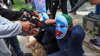 Geruduk Kedubes China, Massa Protes Kekerasan Terhadap Muslim Uighur