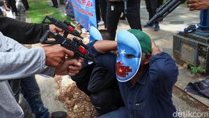 Geruduk Kedubes China, Massa Protes Kekerasan Terhadap Muslim Uighur