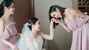 7 Foto Gisella Anastasia Jadi Sorotan saat Jadi Bridesmaid