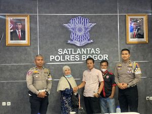 Akhir Damai Ibu-ibu Halangi Ambulans di Puncak karena Emosi Akhir Damai Ibu-ibu Halangi Ambulans di Puncak karena Emosi