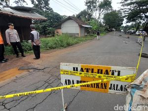 Waspada! Jalan Penghubung Sumedang-Garut Ambles