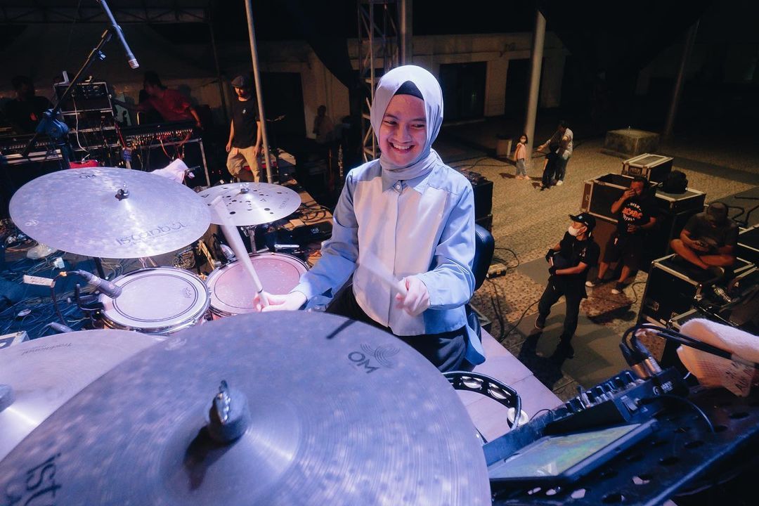 Jeane Phialsa berhijab.