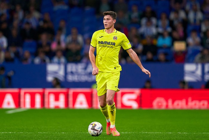 BARCELONA, SPAIN - NOVEMBER 09: Jorge Cuenca of Villarreal CF with the ball during the LaLiga Santander match between RCD Espanyol and Villarreal CF at RCDE Stadium on November 9, 2022 in Barcelona, Spain. (Photo by Pedro Salado/Quality Sport Images/Getty Images)