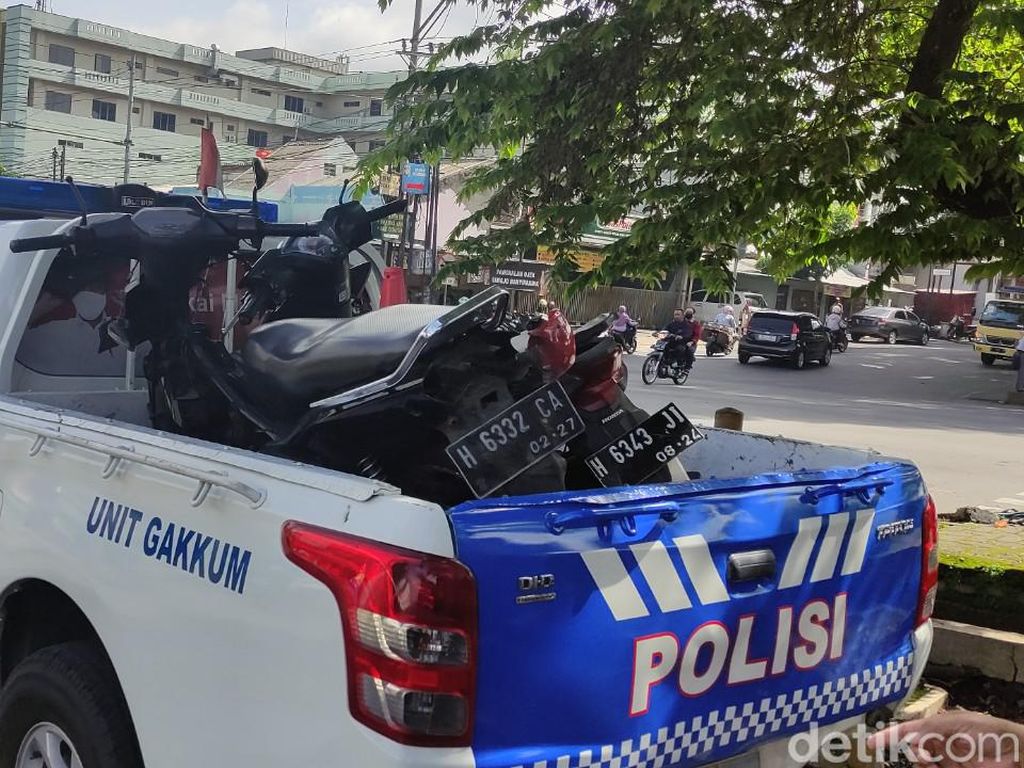 Truk Tabrak Sejumlah Motor di Banyumanik Semarang, Polisi: 1 Orang Tewas