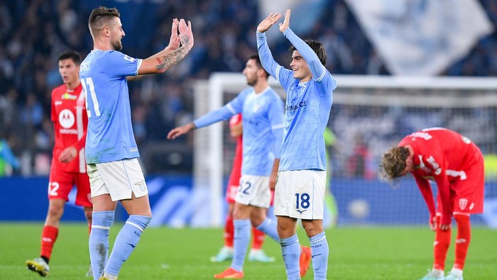 Sergej Milinkovic-Savic of SS Lazio celebrates the victory with Luka Romero of SS Lazio during the Serie A match between SS Lazio and AC Monza at Stadio Olimpico, Rome, Italy on 10 November 2022.  (Photo by Giuseppe Maffia/NurPhoto via Getty Images)