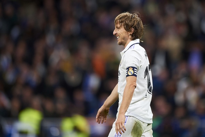 MADRID, SPAIN - NOVEMBER 10: Luka Modric of Real Madrid CF looks on during the LaLiga Santander match between Real Madrid CF and Cadiz CF at Estadio Santiago Bernabeu on November 10, 2022 in Madrid, Spain. (Photo by Silvestre Szpylma/Quality Sport Images/Getty Images)