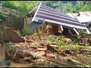 Lansia Korban Tanah Longsor di Mamasa Meninggal-7 Korban Masih Dirawat Lansia Korban Tanah Longsor di Mamasa Meninggal-7 Korban Masih Dirawat