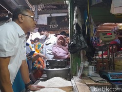 Semringah Pedagang Sembako Sumedang Dagangannya Diborong Mendag
