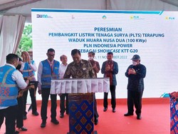 Menko Luhut Resmikan PLTS Terapung Jelang KTT G20 Bali