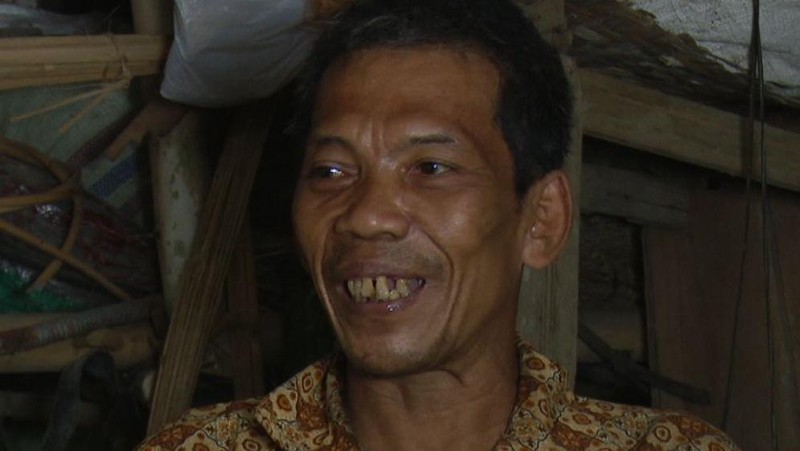 Pak Bejo Ditabrak Saat Berjualan dengan Kursi Roda, Kamu Bisa Bantu