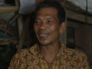 Pak Bejo Ditabrak Saat Berjualan dengan Kursi Roda, Kamu Bisa Bantu