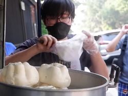 Gokil! 5 Penjual Makanan Pakai Moko Ini Raih Omzet Puluhan Juta Rupiah