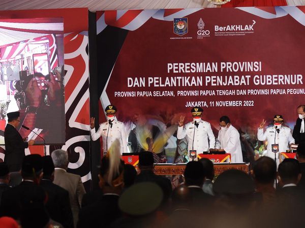 Momen Mendagri Lantik Tiga Pj Gubernur DOB Papua
