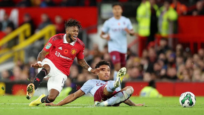 Soccer Football - Carabao Cup Third Round - Manchester United v Aston Villa - Old Trafford, Manchester, Britain - November 10, 2022 Manchester Uniteds Fred in action with Aston Villas Boubacar Kamara Action Images via Reuters/Carl Recine EDITORIAL USE ONLY. No use with unauthorized audio, video, data, fixture lists, club/league logos or live services. Online in-match use limited to 75 images, no video emulation. No use in betting, games or single club /league/player publications.  Please contact your account representative for further details.