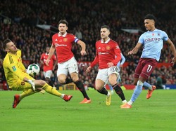 Beda Situasi Dubravka-Ronaldo dalam Kans Raih Medali Juara Carabao Cup