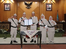 Pemkot Surabaya Sahkan APBD 2023, Rp 3 T Dialokasikan untuk UMKM