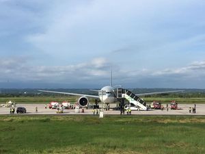 Bandara Pendukung G20 Bali, 2 Pesawat Delegasi-TNI AU Parkir di Lombok Bandara Pendukung G20 Bali, 2 Pesawat Delegasi-TNI AU Parkir di Lombok
