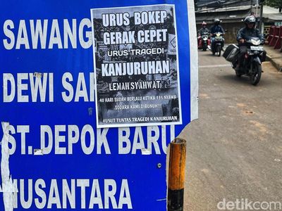 Poster Kritik Kasus Kebaya Merah dan Tragedi Kanjuruhan Hiasi Depok