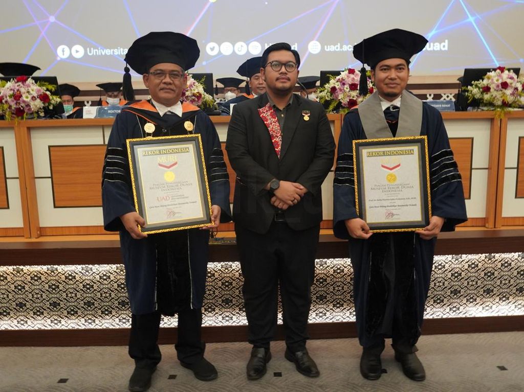 Jadi Guru Besar Termuda di Indonesia, Dosen UAD Pecahkan Rekor MURI