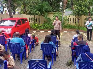 Saat Puluhan Siswa SMK Jakpus Mau Tawuran Dihukum Sujud di Kaki Ortu