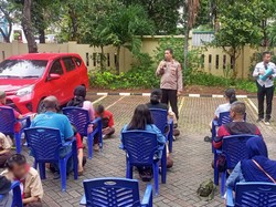 Saat Puluhan Siswa SMK Jakpus Mau Tawuran Dihukum Sujud di Kaki Ortu
