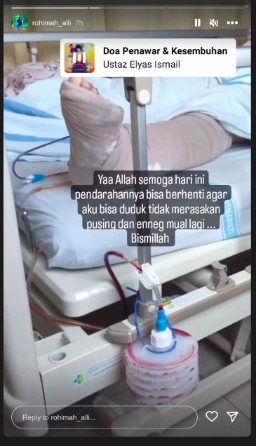 Rohimah minta doa untuk kesembuhan kakinya yang bengkak.