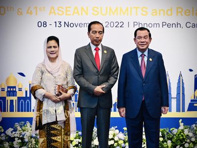 Sambutan Hangat PM Kamboja untuk Presiden Jokowi dan Iriana