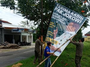 Satpol PP Copot Baliho Terima Kasih Pak Jokowi di Klaten: Tak Ada Izin