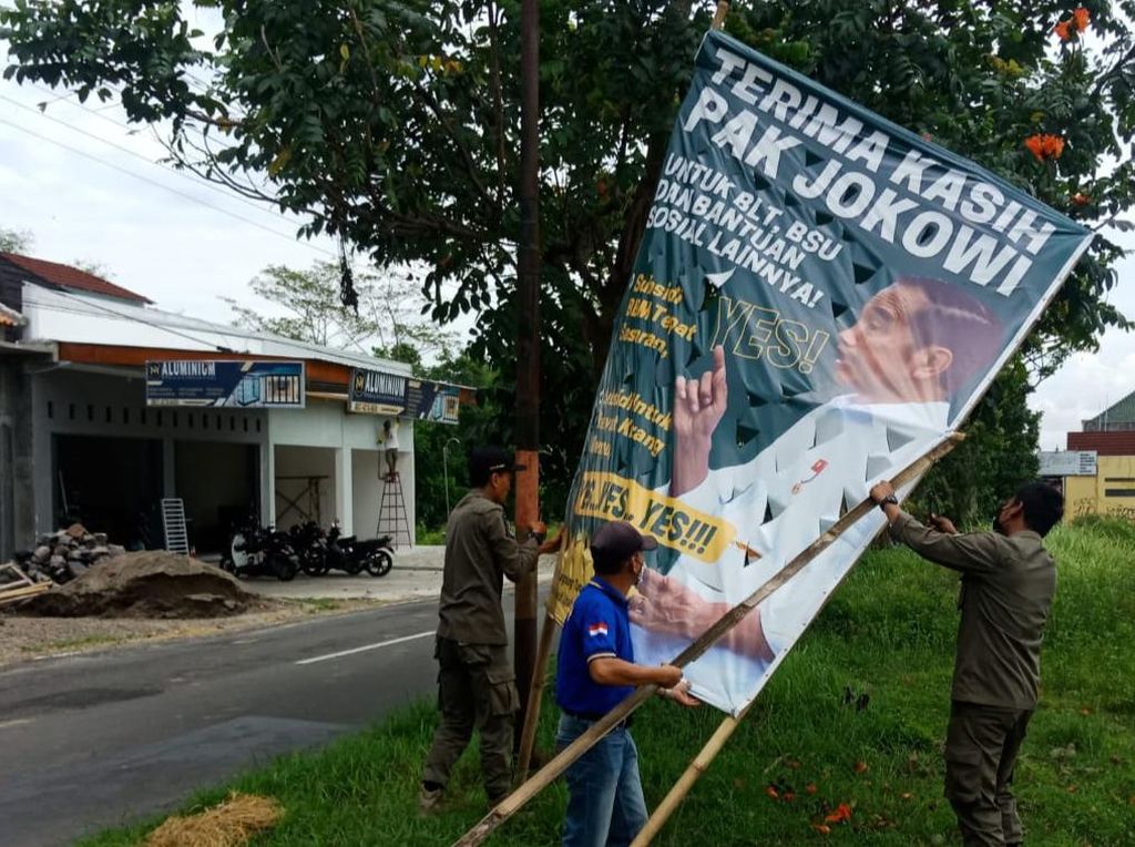 Satpol PP Copot Baliho Terima Kasih Pak Jokowi di Klaten: Tak Ada Izin