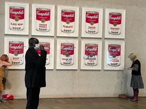 Duh.. Giliran Lukisan Campbell Soup Andy Warhol Dirusak Aktivis Iklim