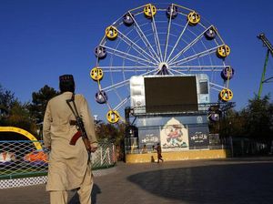 Potret Perempuan Afghanistan Dilarang Masuk Taman Hiburan