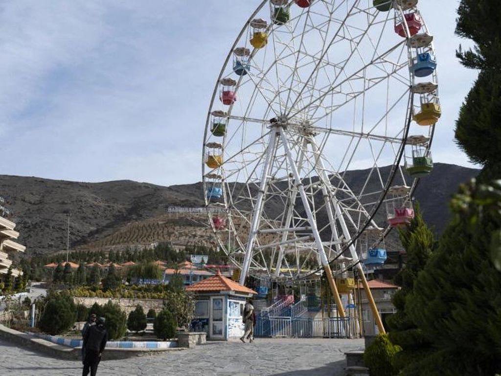 Taliban Larang Wanita Afghanistan Kunjungi Taman-Pasar Malam Taliban Larang Wanita Afghanistan Kunjungi Taman-Pasar Malam