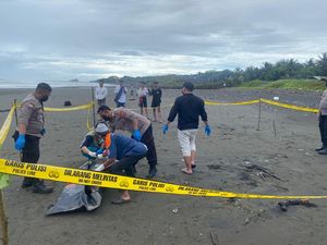 Penemuan Mayat Telanjang dan Kepala Hancur di Pantai Cimanuk Bikin Geger Penemuan Mayat Telanjang dan Kepala Hancur di Pantai Cimanuk Bikin Geger