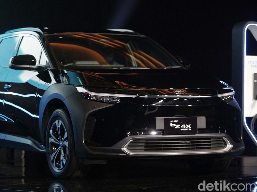 Luhut dan Pejabat Marves Pakai Mobil Listrik, Ada Toyota bZ4X-Wuling Air EV Luhut dan Pejabat Marves Pakai Mobil Listrik, Ada Toyota bZ4X-Wuling Air EV