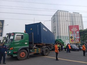 Kecelakaan Dua Truk di Merr, Arus Lalin Arah Kenjeran Dibuka Tutup