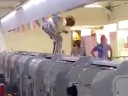 Tak Terima Ketinggalan Pesawat, Wanita Marah-marah Seperti Kesurupan