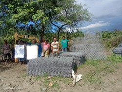 Ratusan Warga Desa Honuk Kupang Demo Tolak Pembangunan Bronjong