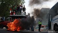 Waspada! Ada Aksi Bakar Ban dan Tutup Jl Thamrin