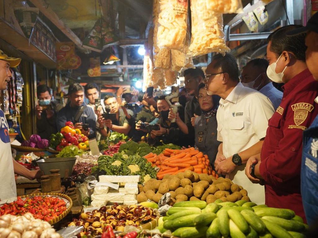 Mendag Sidak Pasar di Sumedang: Harga Terlalu Murah