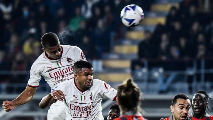 AC Milans German-Finnish defender Malick Thiaw (Top L) heads the ball on target during the Italian Serie A football match between Cremonese and AC Milan on November 8, 2022 at the Giovanni-Zini stadium in Cremona. (Photo by Filippo MONTEFORTE / AFP) (Photo by FILIPPO MONTEFORTE/AFP via Getty Images)