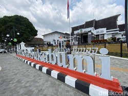 Duh! Aksara Sunda di Plaza Balai Kota Sukabumi Ternyata Salah