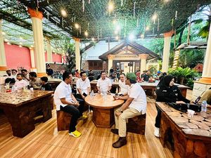 Keluarga Korban Tragedi Kanjuruhan Diberi Bantuan Biaya Pendidikan Keluarga Korban Tragedi Kanjuruhan Diberi Bantuan Biaya Pendidikan