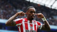 Ivan Toney cetak dua gol kemenangan Brentford di Etihad Stadium. Tuan rumah cuma membalas sekali via Phil Foden (Getty Images)