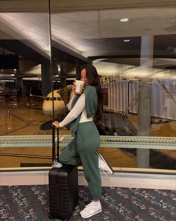 Kenakan celanan yang berpinggang elastis/Sumber: Instagram @shakiracurtis Kenakan celanan yang berpinggang elastis/Sumber: Instagram @shakiracurtis